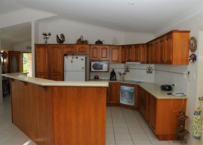 8 Osprey Drive, CRAIGNISH QLD 4655, Craignish - Thumbnail 2