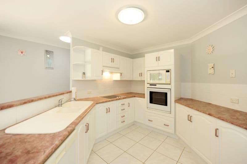 8 Nicholas Street, GLADSTONE QLD 4680, Gladstone - Thumbnail 2