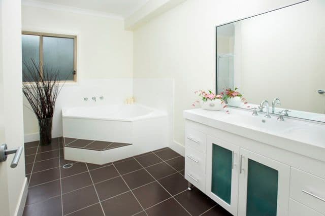 1 Regiment Grove, WINSTON HILLS NSW 2153, Winston Hills - Thumbnail 4