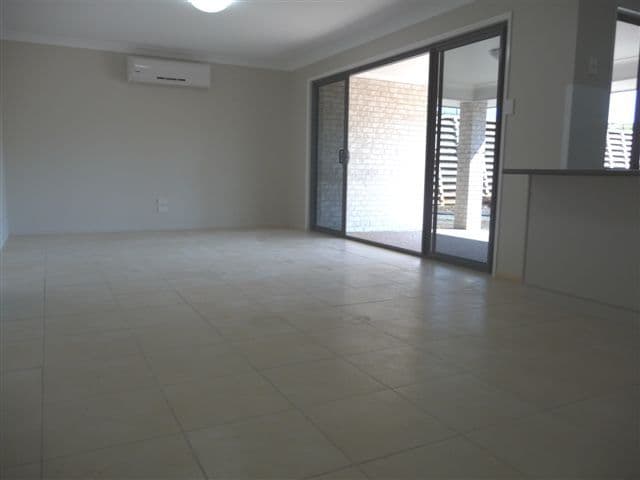 30 Honey Myrtle Way, CRANBOURNE, VIC, 3977, Cranbourne - Thumbnail 3