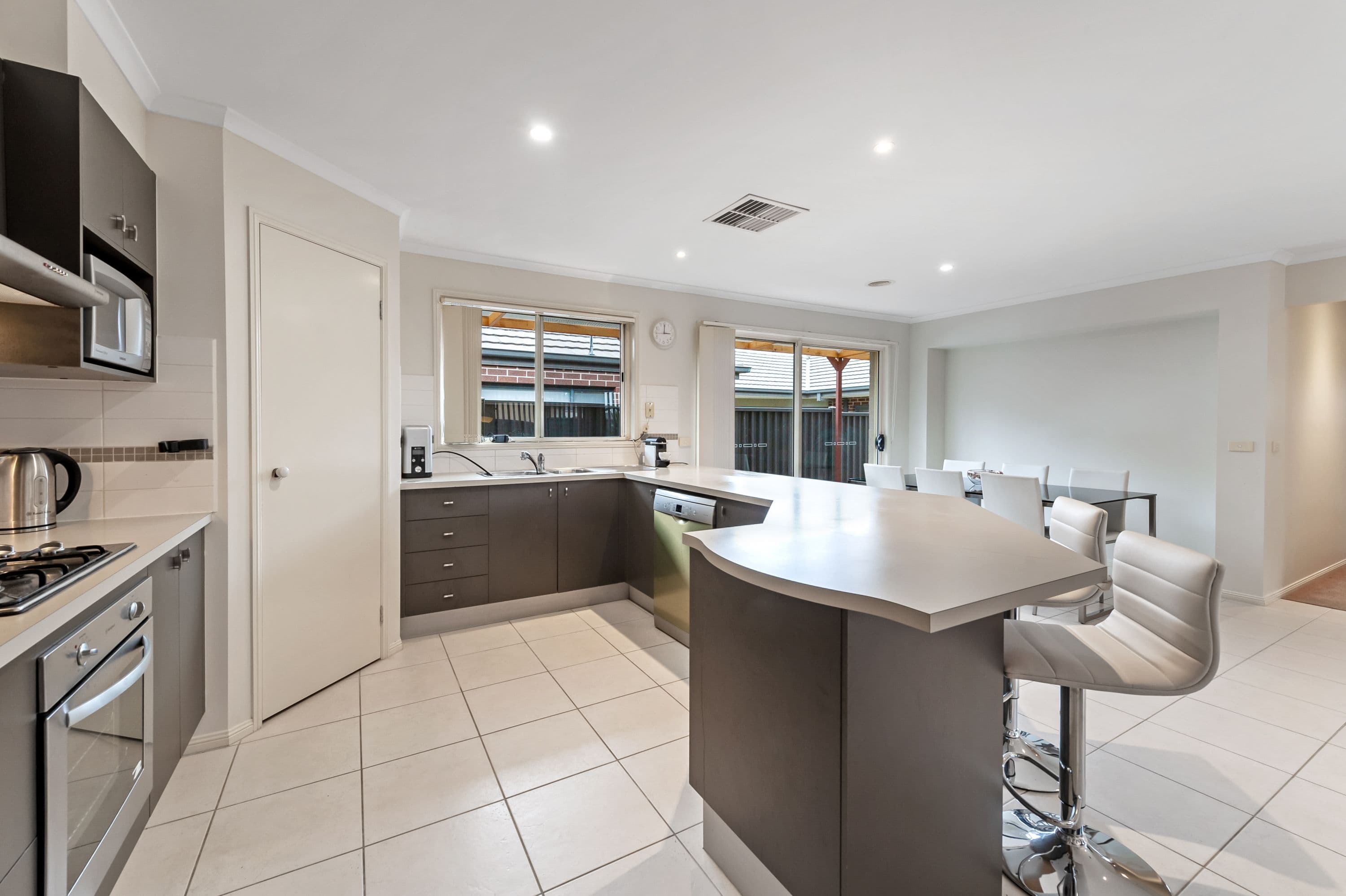 12 Hele Close, Caroline Springs VIC 3023, Caroline Springs - Thumbnail 5