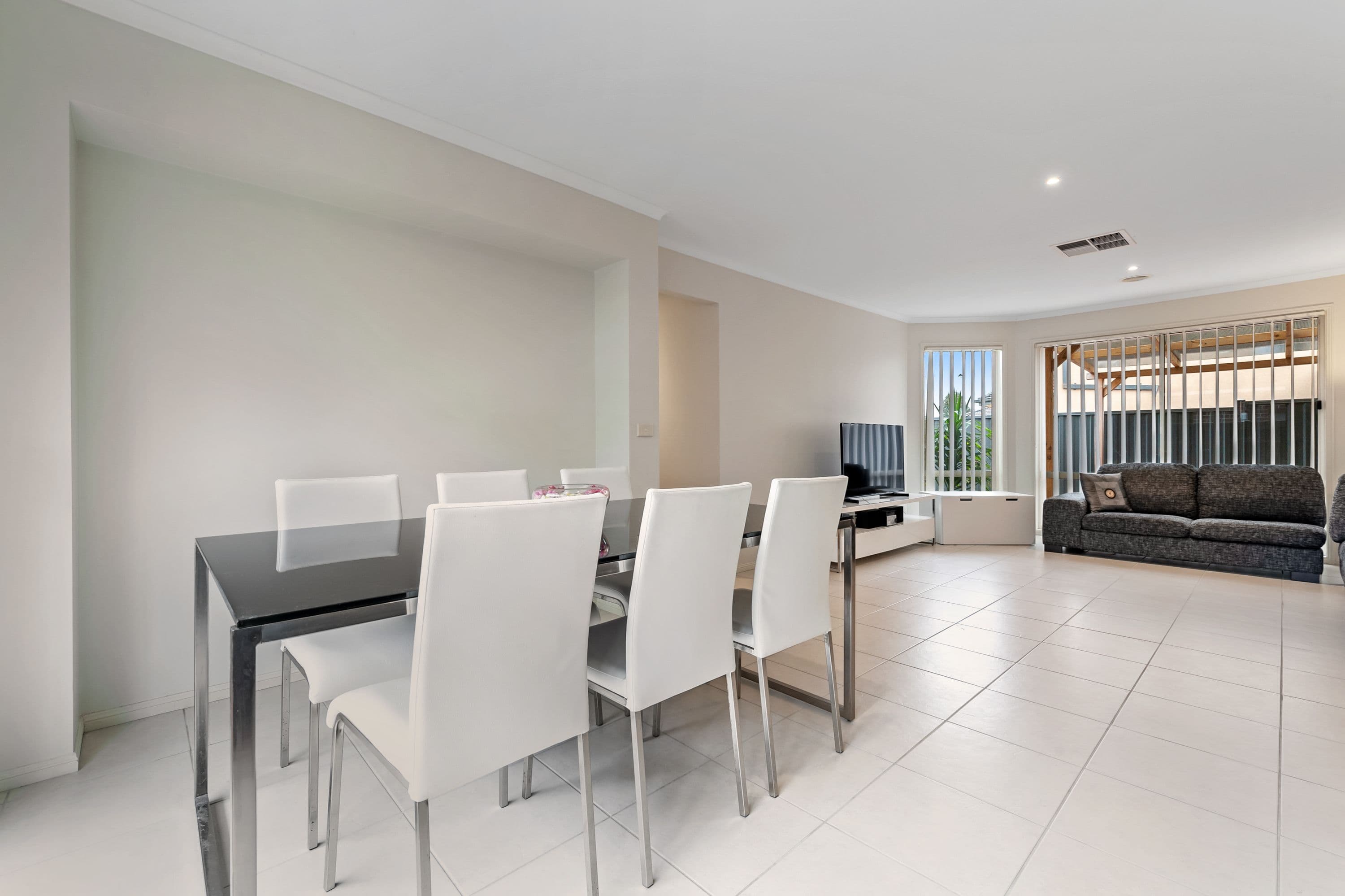 12 Hele Close, Caroline Springs VIC 3023, Caroline Springs - Thumbnail 8