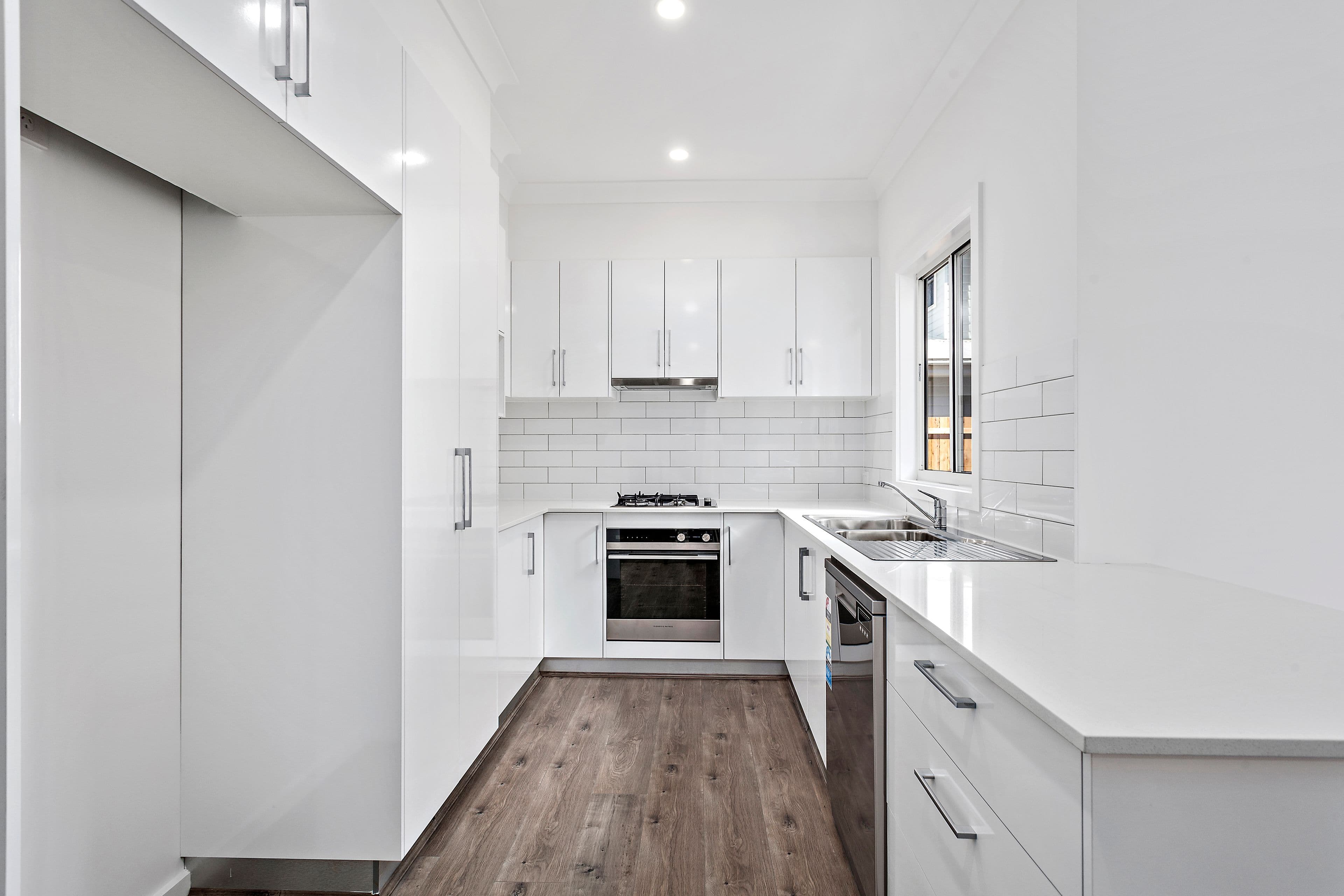 2 Balmoral Parade, Tullimbar - Image 1