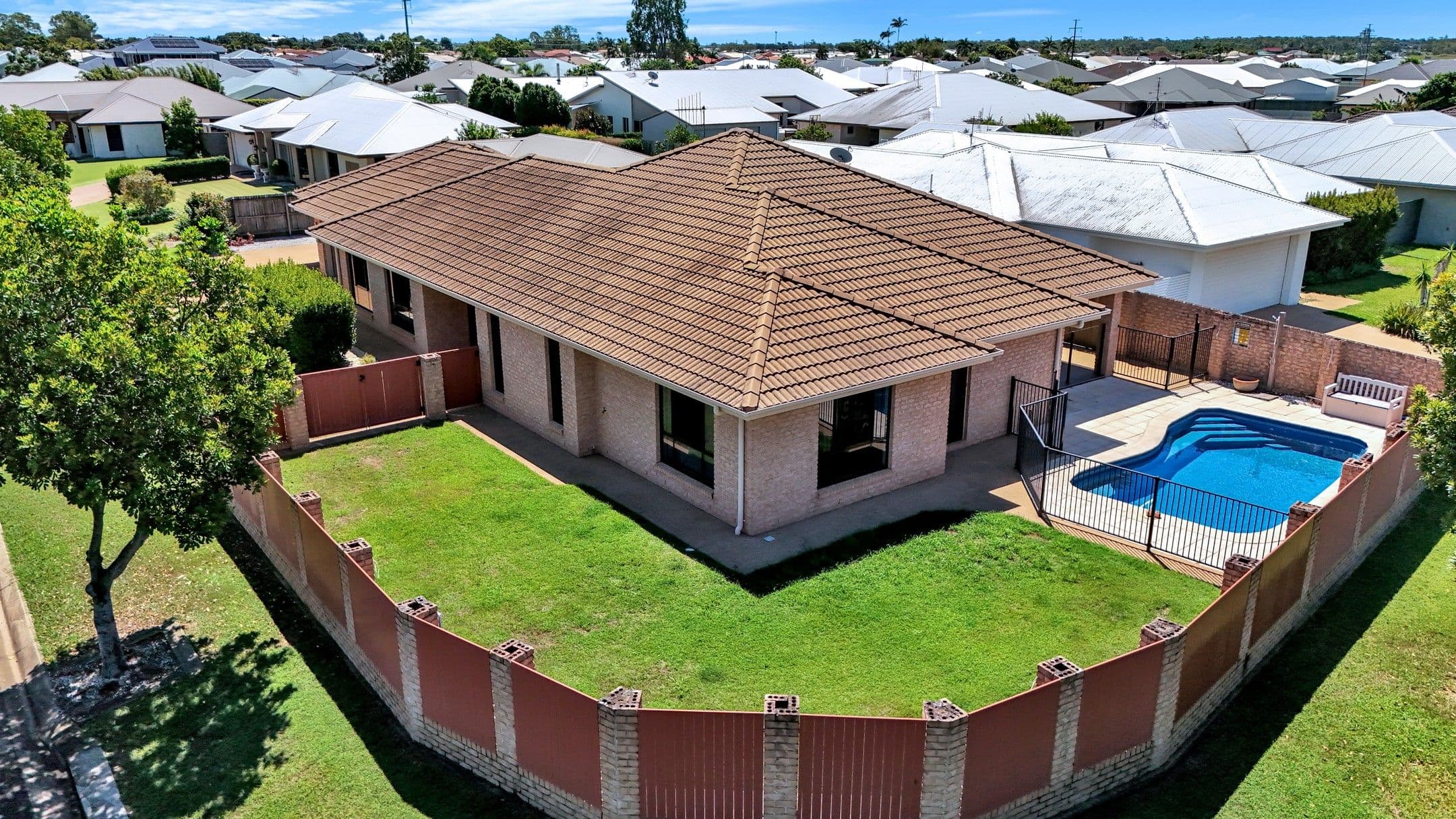2 Higgins Court, Ashfield QLD 4670, Ashfield - Thumbnail 2