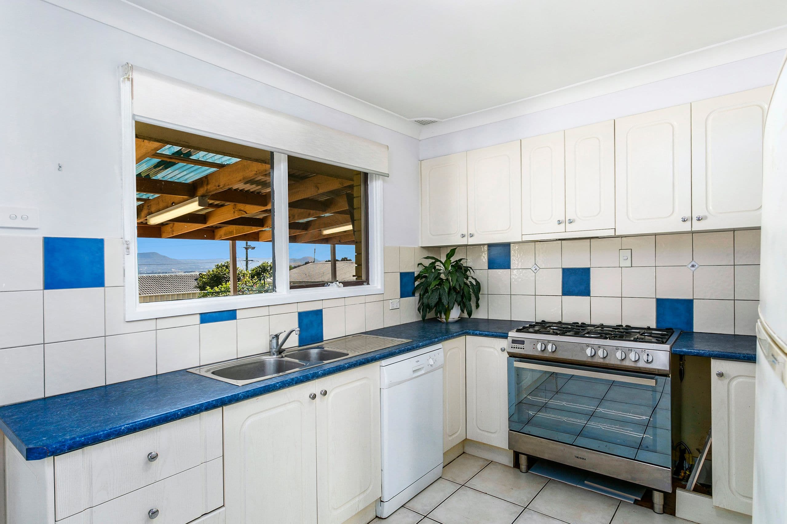 63 Goolagong Circuit, Mount Warrigal - Thumbnail 4