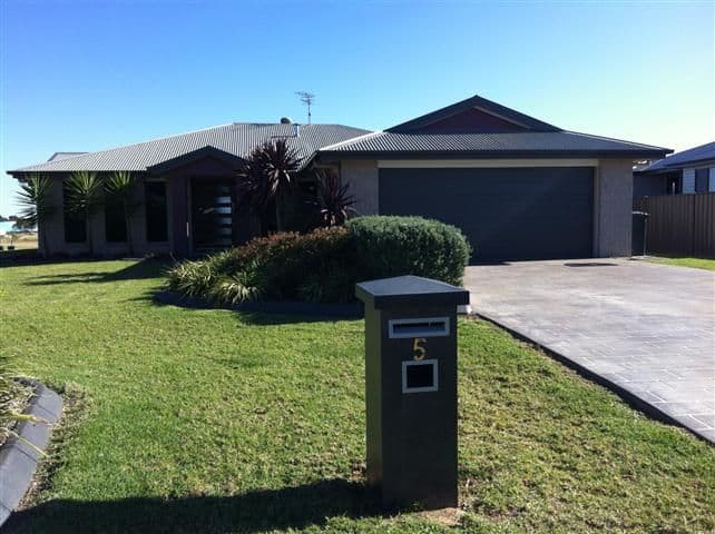 5 Lockyer Crescent, ROMA QLD 4455, Roma - Image 1