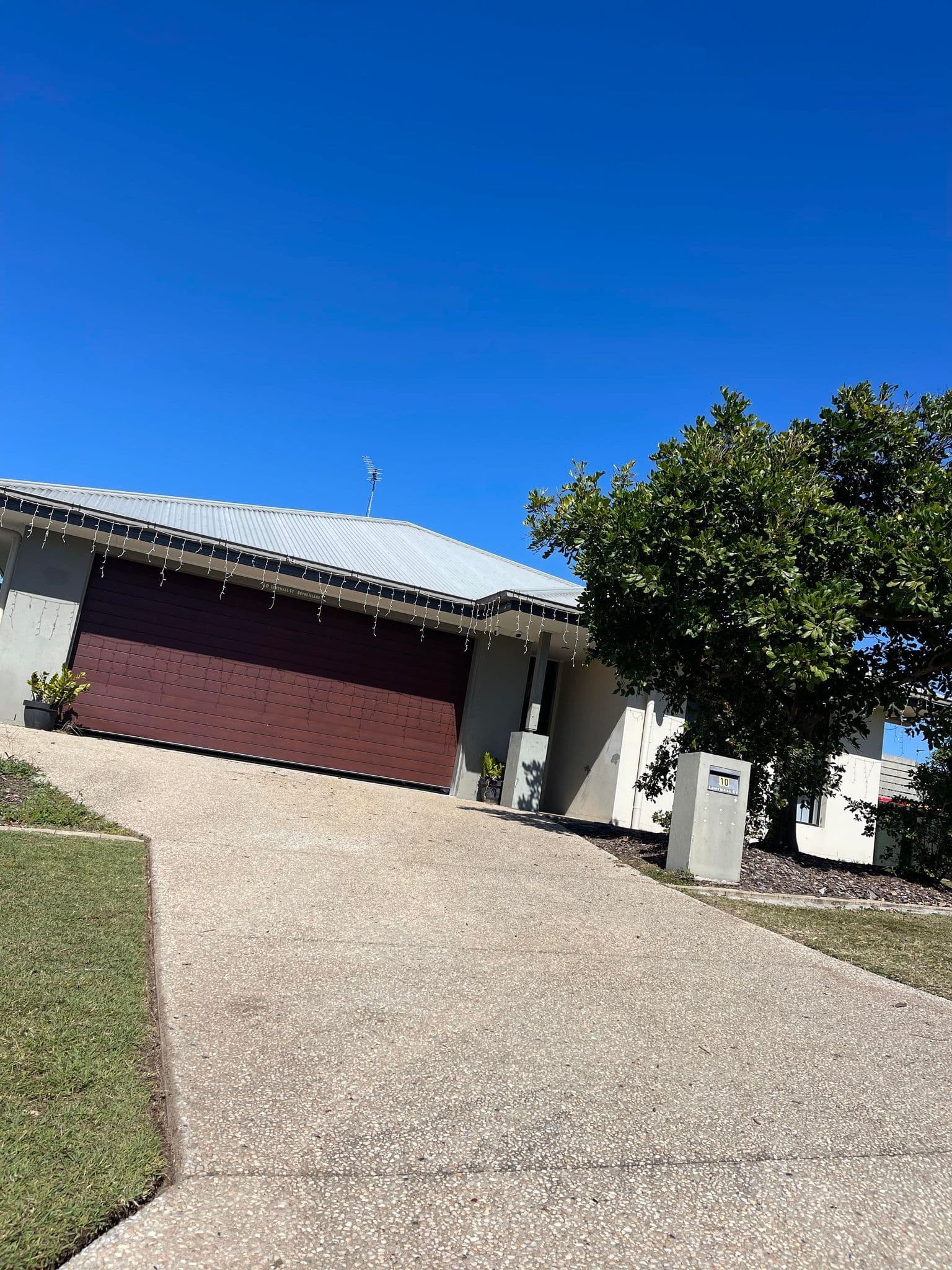 10 Lenthall Street, Boyne Island QLD 4680, Boyne Island - Thumbnail 2