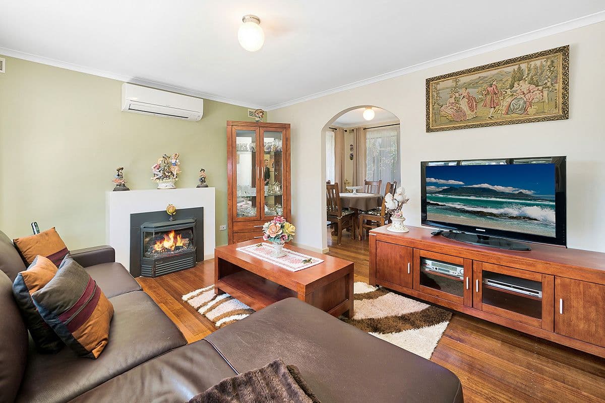 1 Damian Court, Cranbourne VIC 3977, Cranbourne - Thumbnail 2