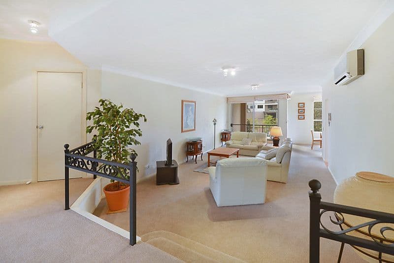34 Woodroffe, MAIN BEACH QLD 4217, Main Beach - Image 1
