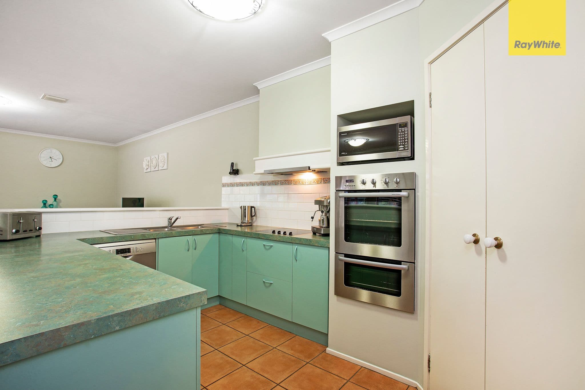 6 Kelland Avenue, Hillside VIC 3037, Hillside - Thumbnail 3