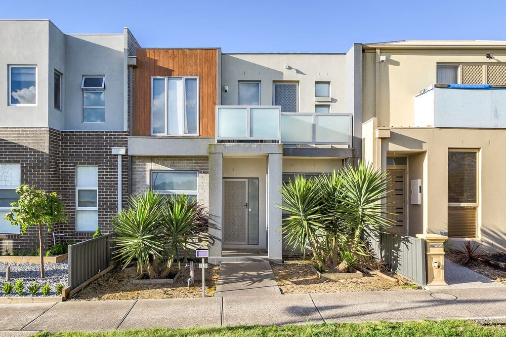 21 Knoll Walk, Epping VIC 3076, Epping - Image 1