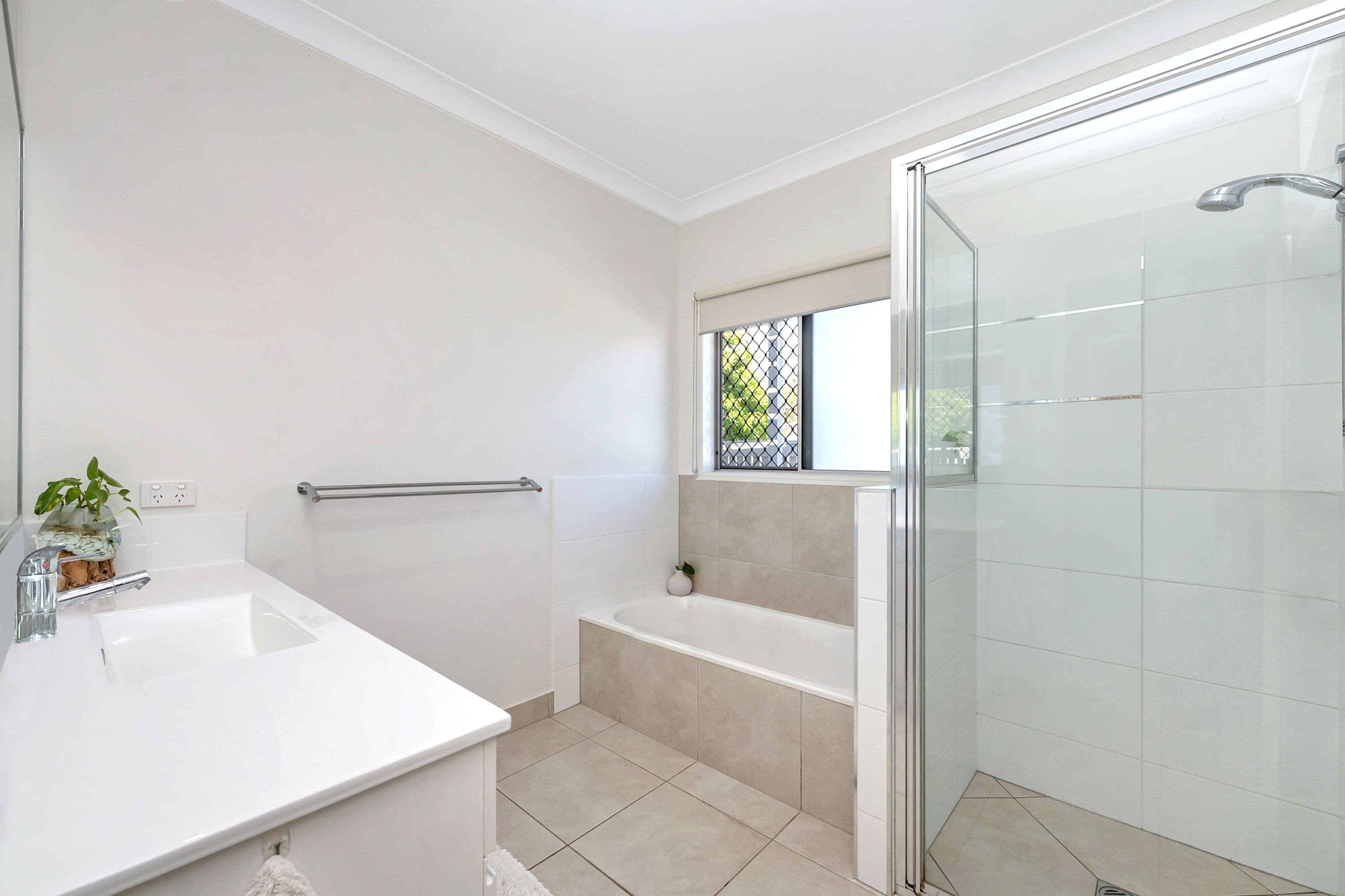 30 Lawrie Avenue, Oonoonba QLD 4811, Oonoonba - Thumbnail 8