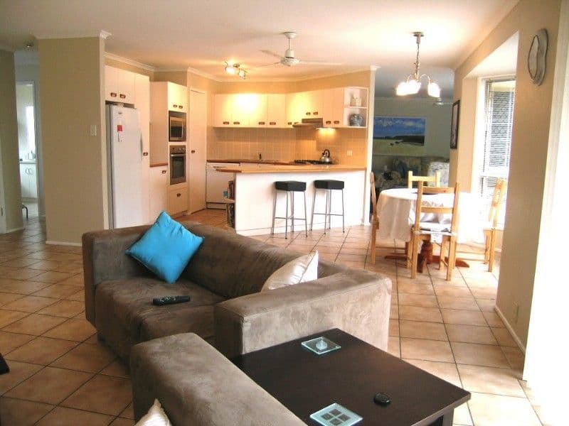 17 Dundee Court, BEACONSFIELD QLD 4740, Beaconsfield - Thumbnail 2