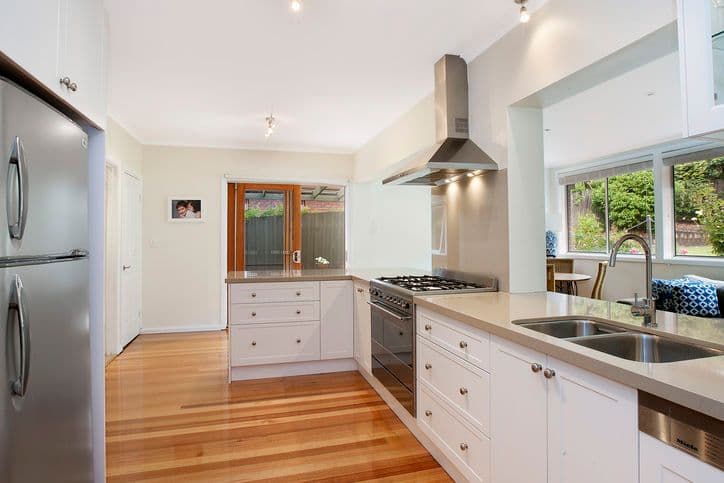 33 Koolkuna Avenue, DONCASTER VIC 3108, Doncaster - Thumbnail 4