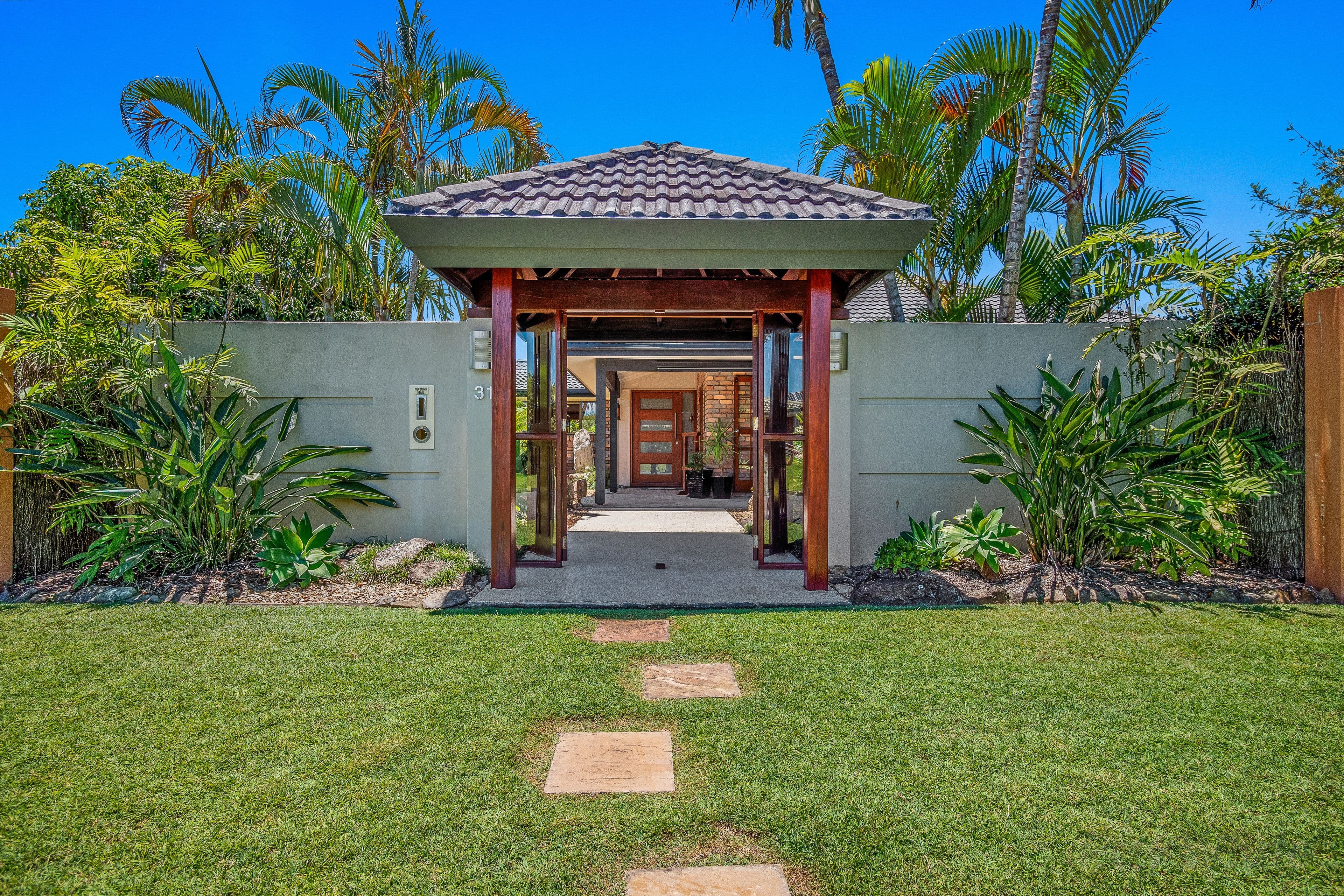 31 Spindle Street, Palm Beach QLD 4221, Palm Beach - Thumbnail 2