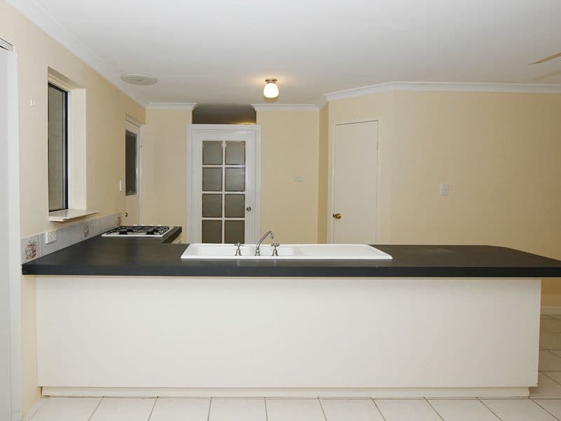 8 Houghton Drive, CARRAMAR WA 6031, Carramar - Thumbnail 3