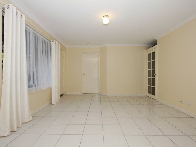 8 Houghton Drive, CARRAMAR WA 6031, Carramar - Thumbnail 6