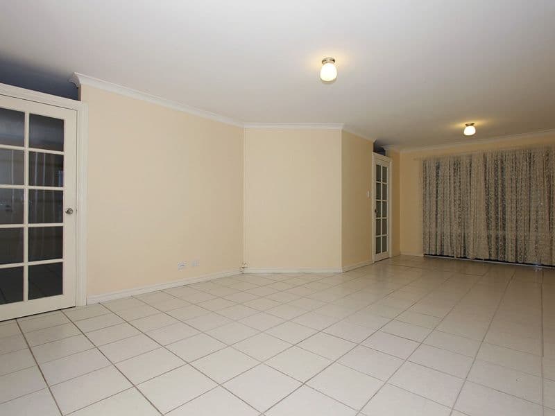 8 Houghton Drive, CARRAMAR WA 6031, Carramar - Thumbnail 8