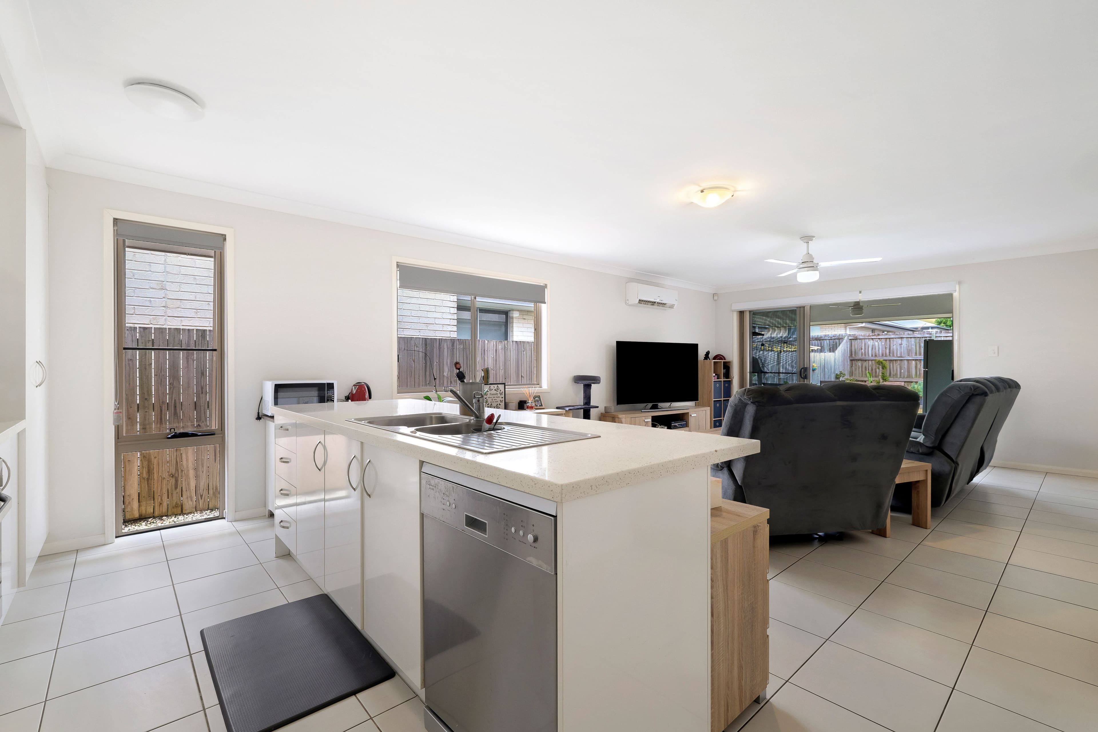 6 Snowden Crescent, Willow Vale QLD 4209, Willow Vale - Thumbnail 2