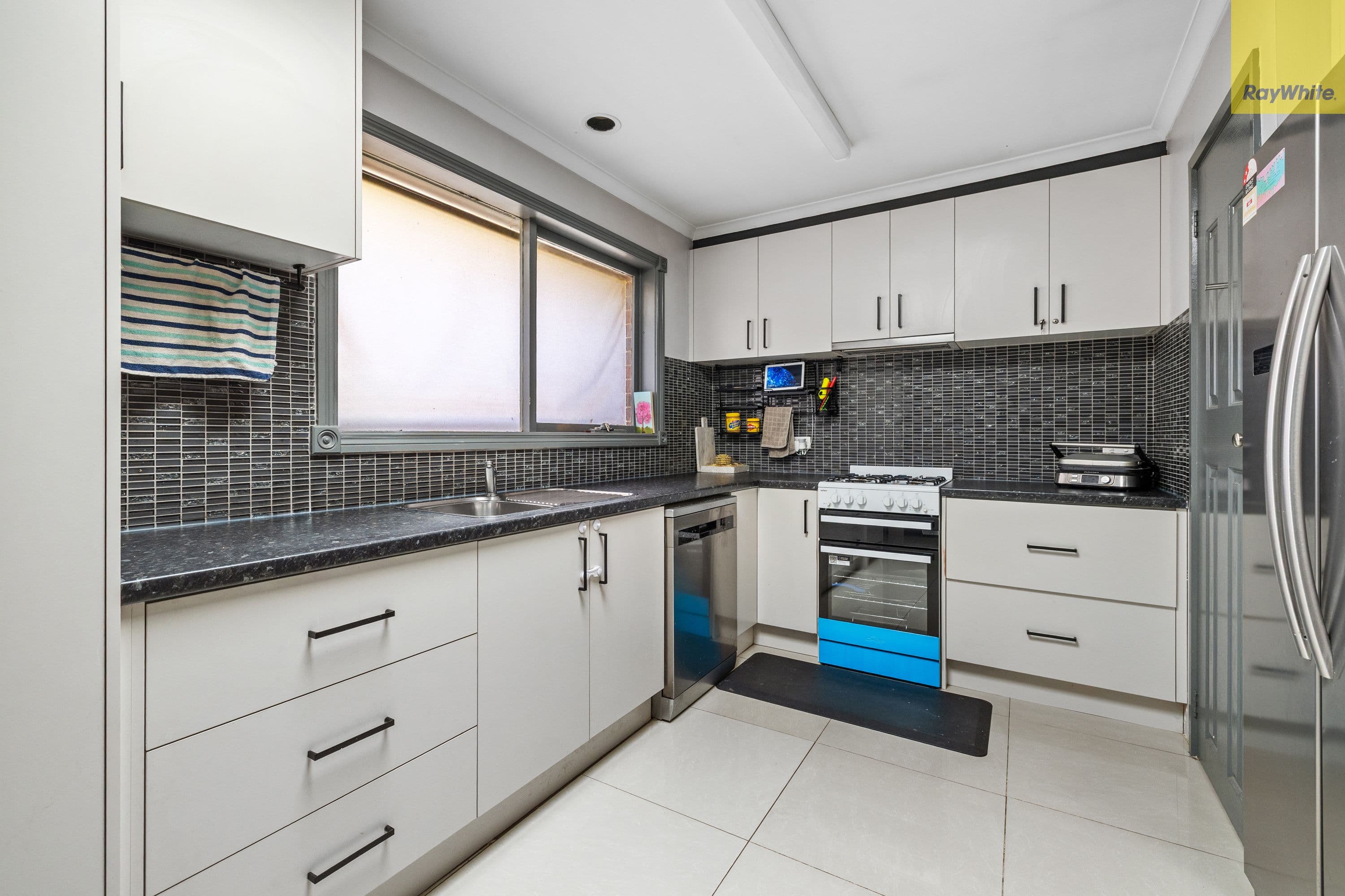 38 Riddle Drive, Melton VIC 3337, Melton - Thumbnail 4