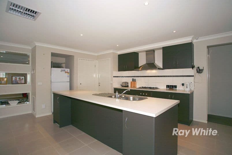 6 Maddock Drive, CRANBOURNE VIC 3977, Cranbourne East - Thumbnail 3