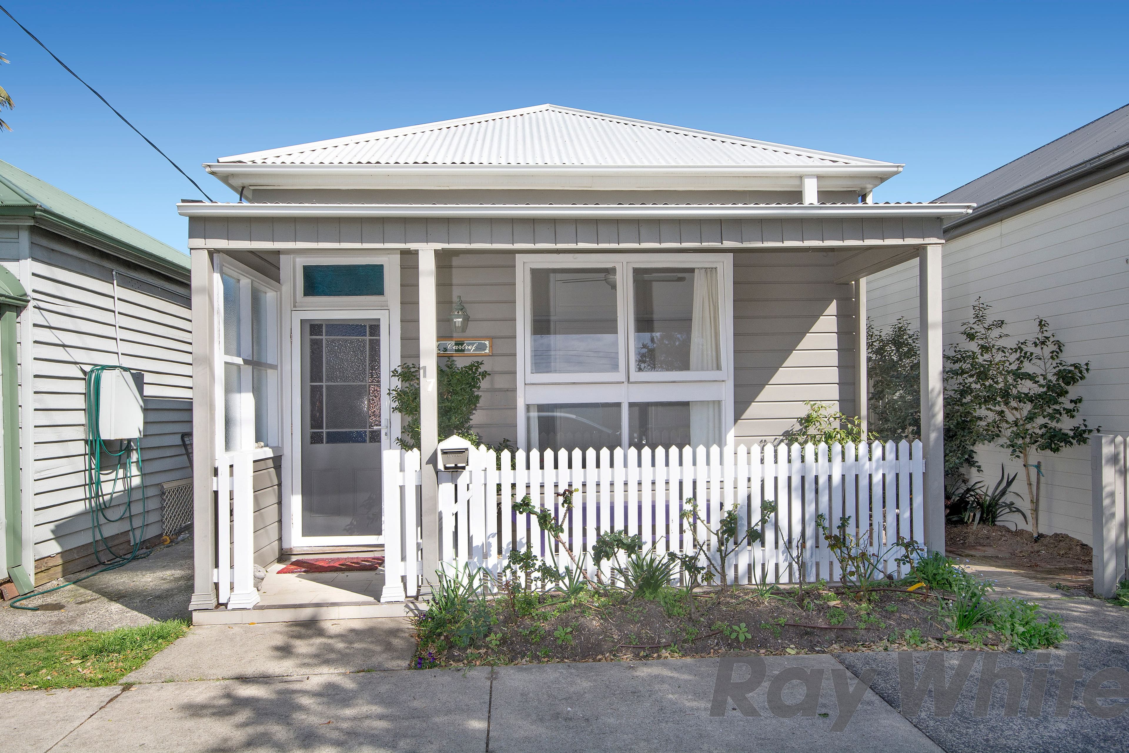 17 Young Street, Carrington - Image 1