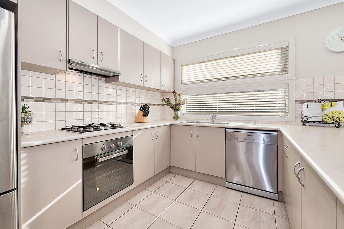 8 Gorham Street, Pakenham VIC 3810, Pakenham - Thumbnail 3