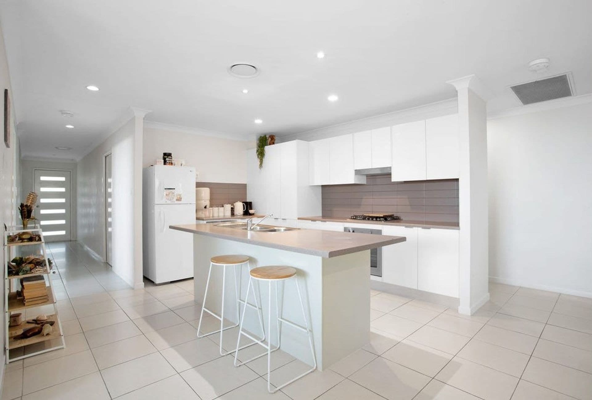 14 Hawkins Street, Bucasia, QLD, 4750, Bucasia - Thumbnail 2