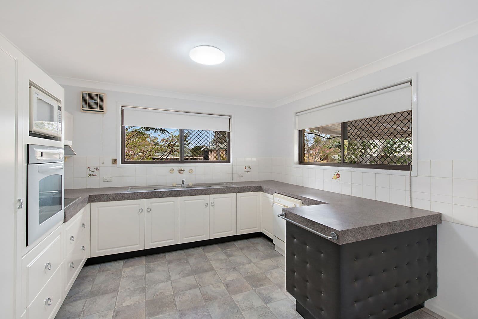 27 Holder Street, Wishart QLD 4122, Wishart - Thumbnail 2