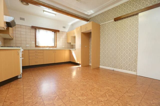 80 Hillcrest Avenue, GREENACRE NSW 2190, Greenacre - Thumbnail 2