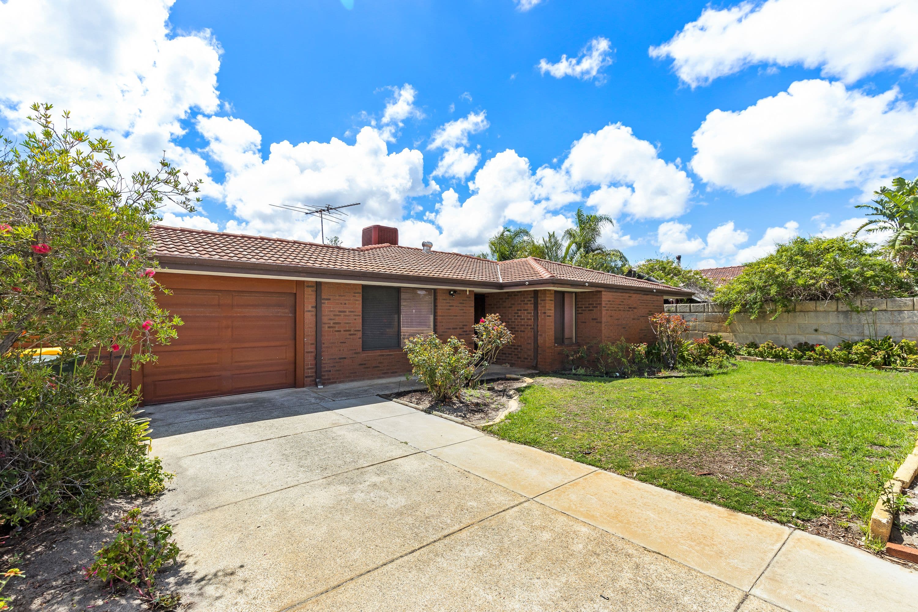 264 Illawarra Crescent South, Ballajura WA 6066, Ballajura - Image 1