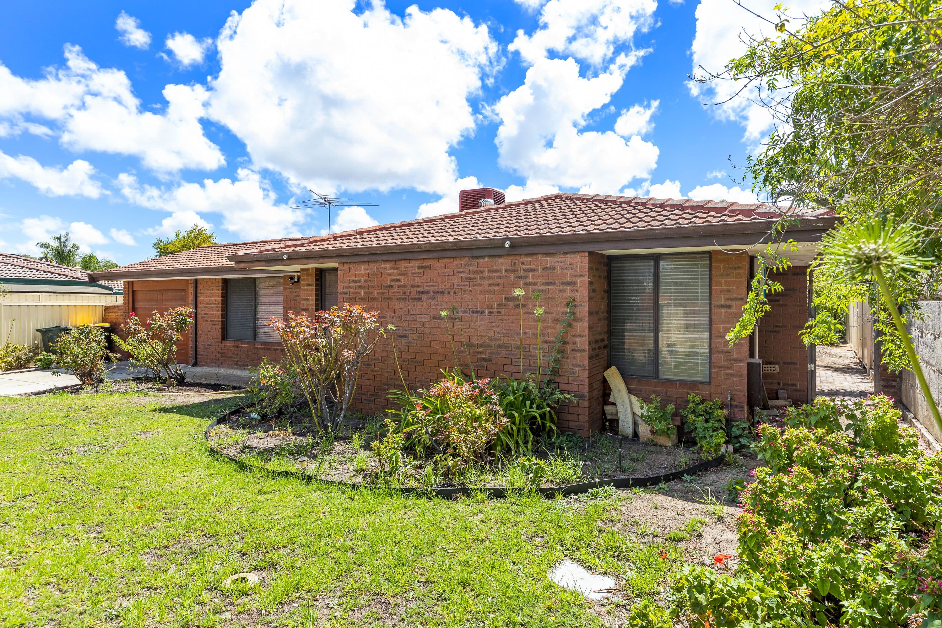 264 Illawarra Crescent South, Ballajura WA 6066, Ballajura - Thumbnail 2