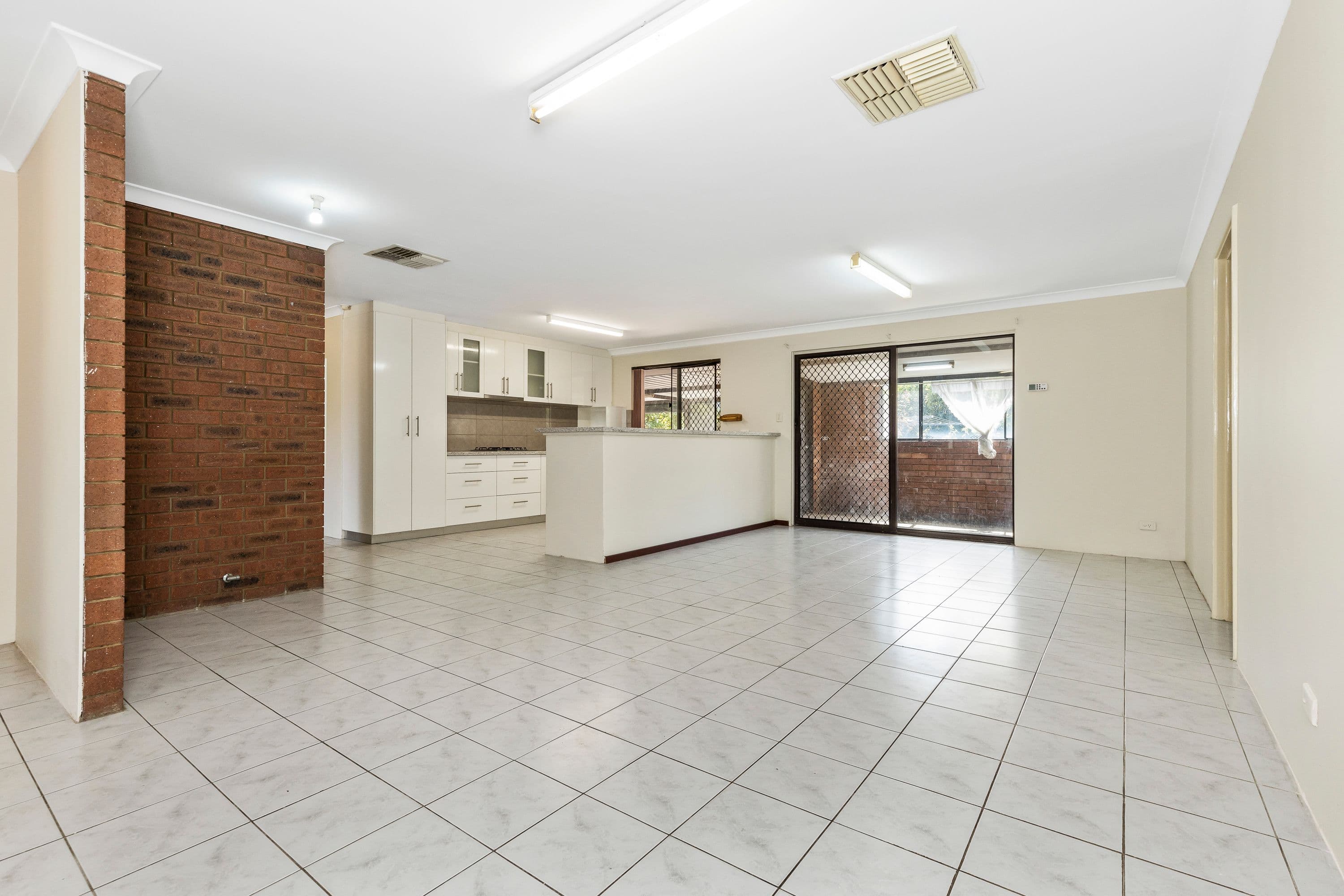 264 Illawarra Crescent South, Ballajura WA 6066, Ballajura - Thumbnail 6
