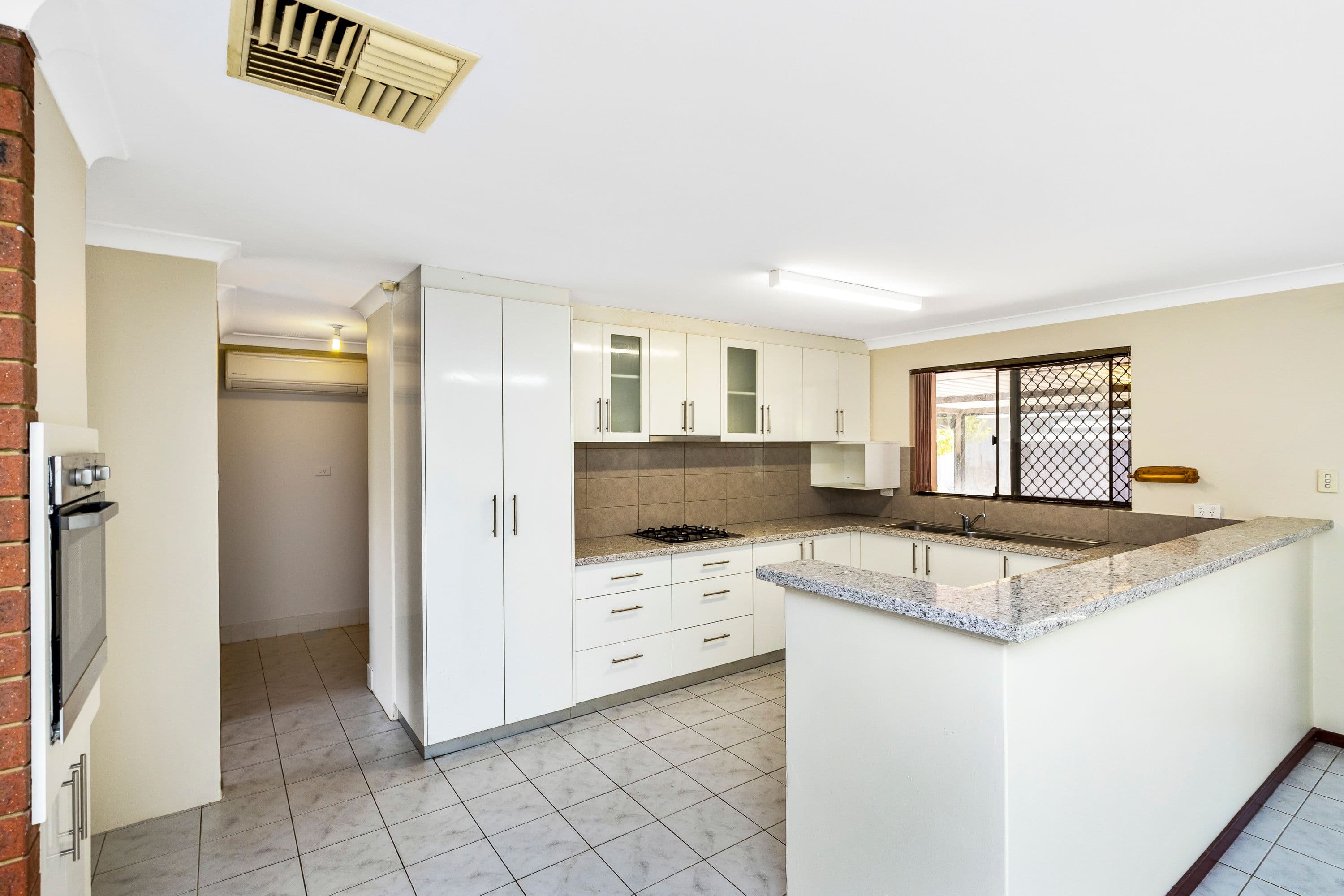 264 Illawarra Crescent South, Ballajura WA 6066, Ballajura - Thumbnail 7