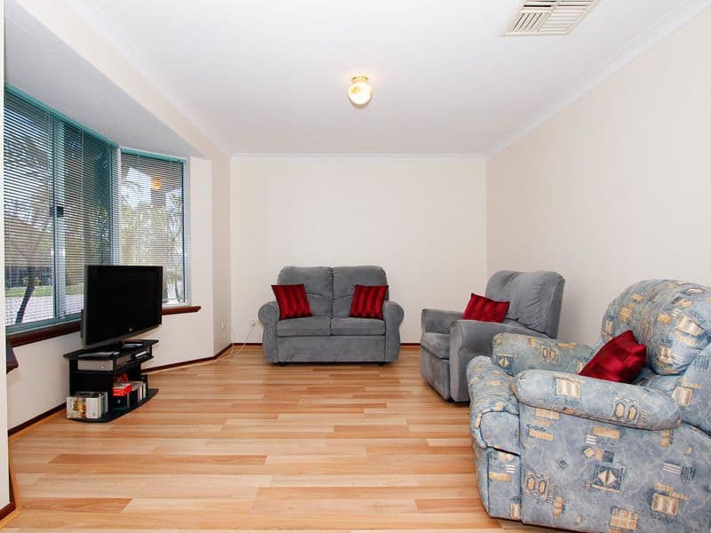 32 Towncentre Drive, THORNLIE WA 6108, Thornlie - Thumbnail 2