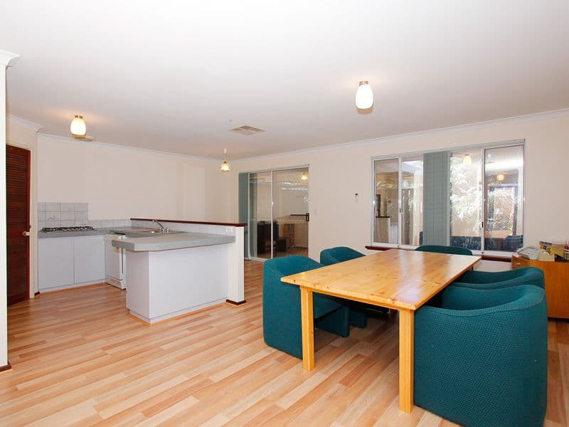 32 Towncentre Drive, THORNLIE WA 6108, Thornlie - Thumbnail 3