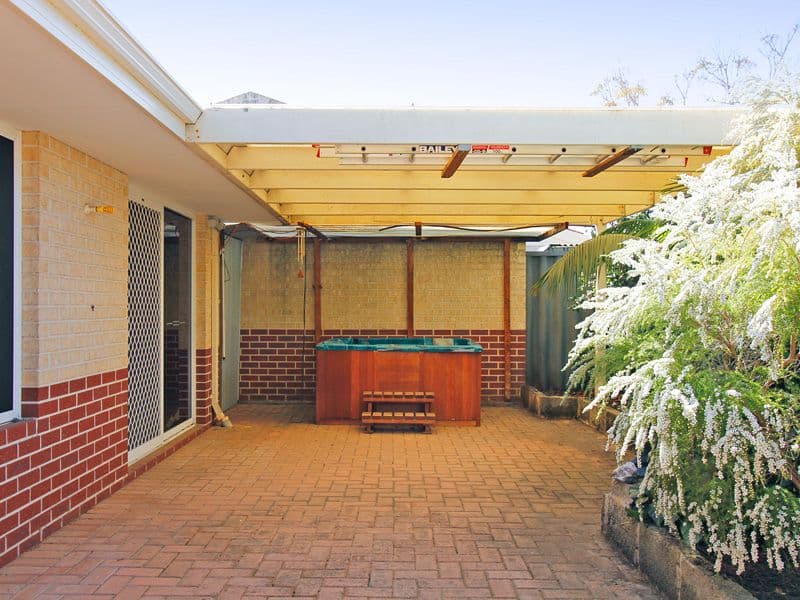 32 Towncentre Drive, THORNLIE WA 6108, Thornlie - Thumbnail 4