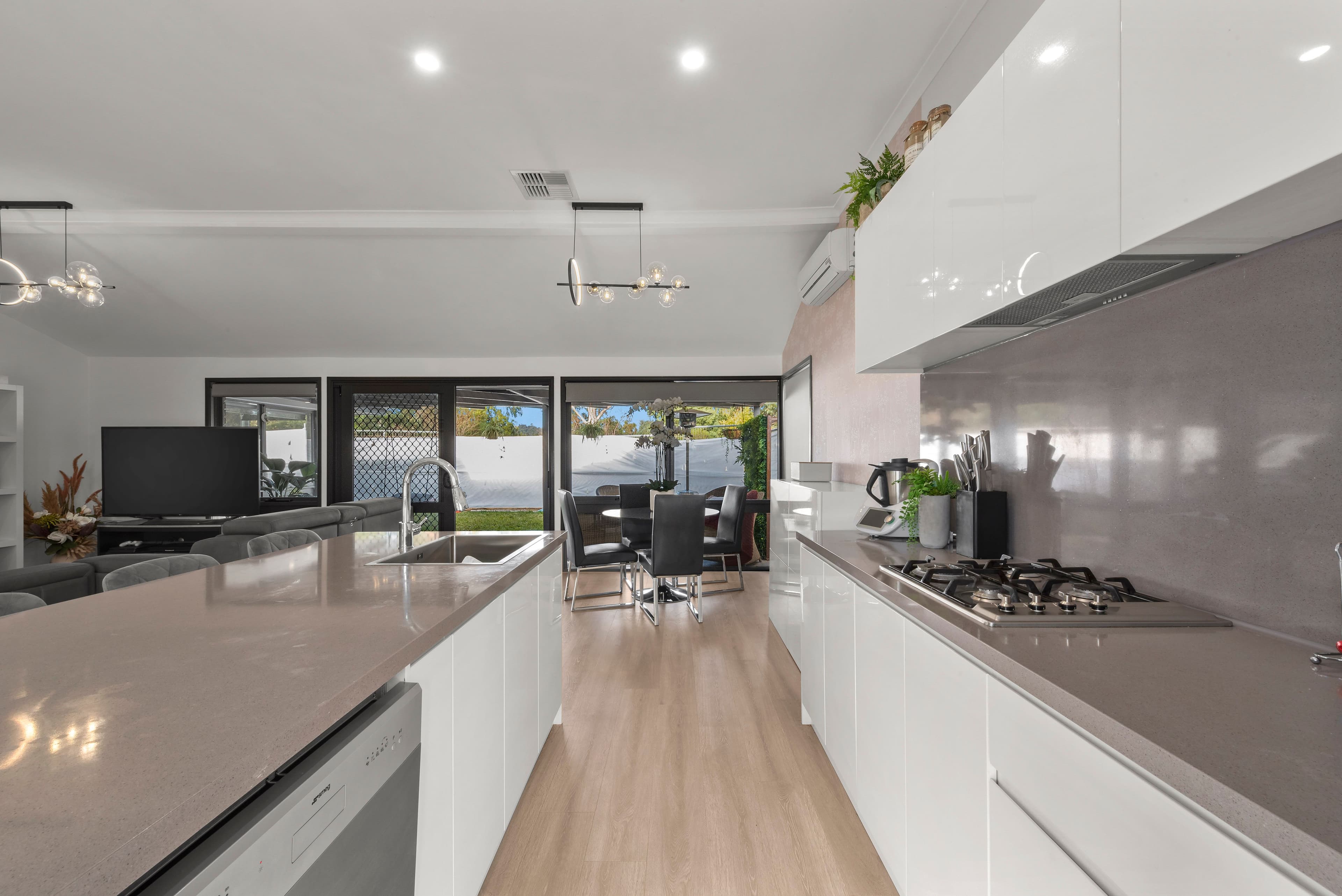 28 Lambourne Avenue, Rowville VIC 3178, Rowville - Thumbnail 2