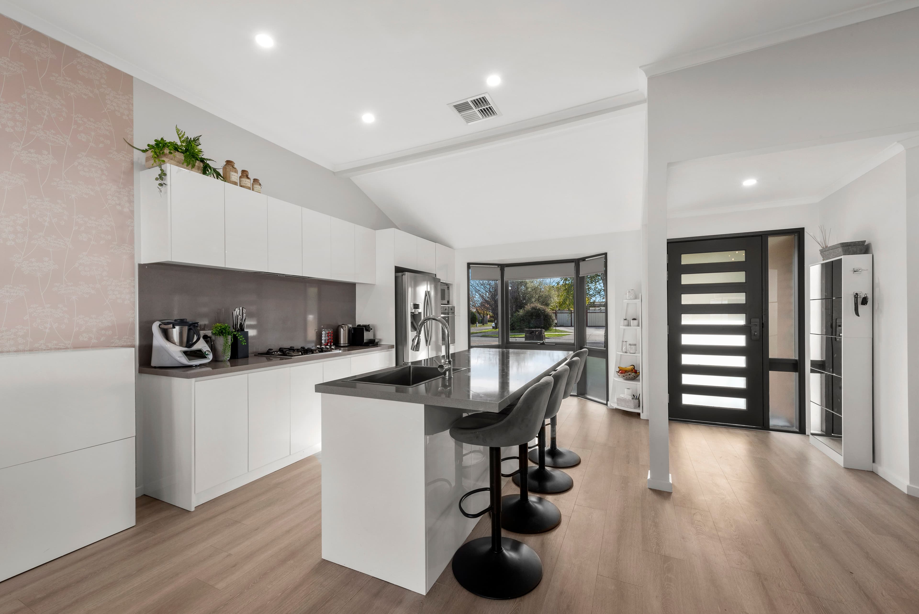 28 Lambourne Avenue, Rowville VIC 3178, Rowville - Thumbnail 3