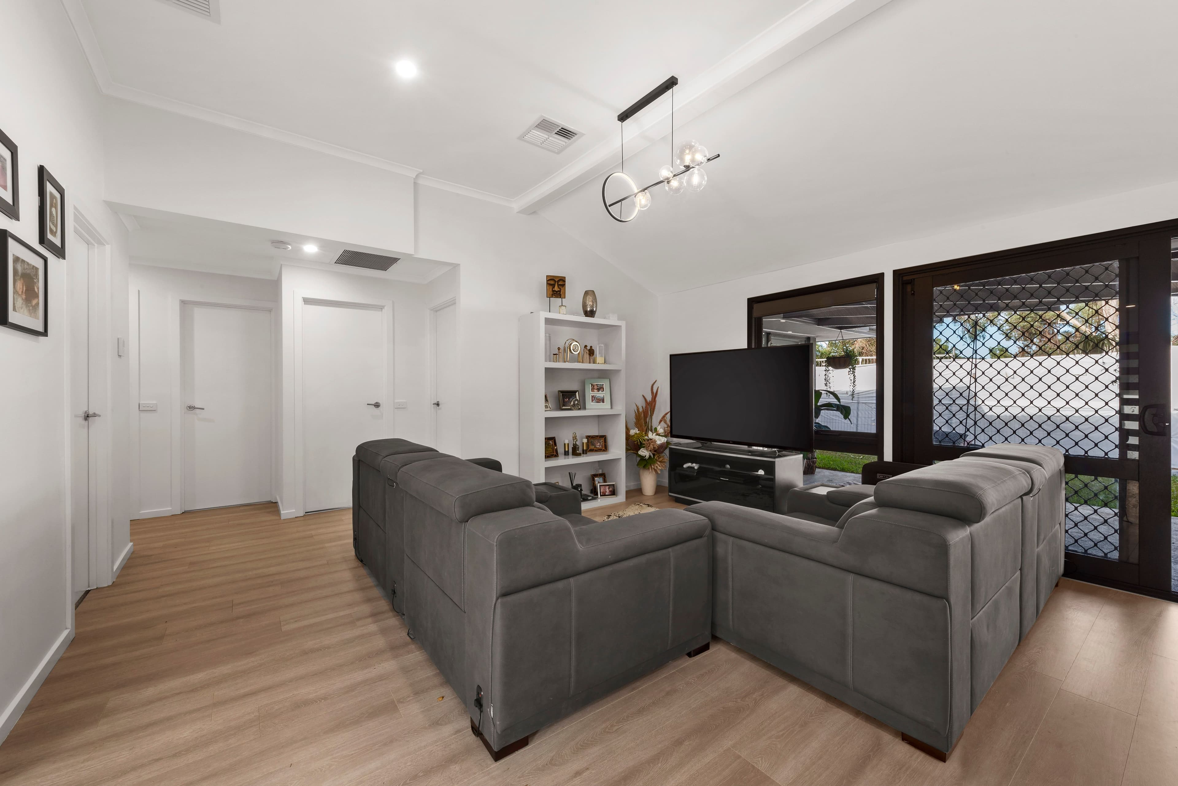 28 Lambourne Avenue, Rowville VIC 3178, Rowville - Thumbnail 4