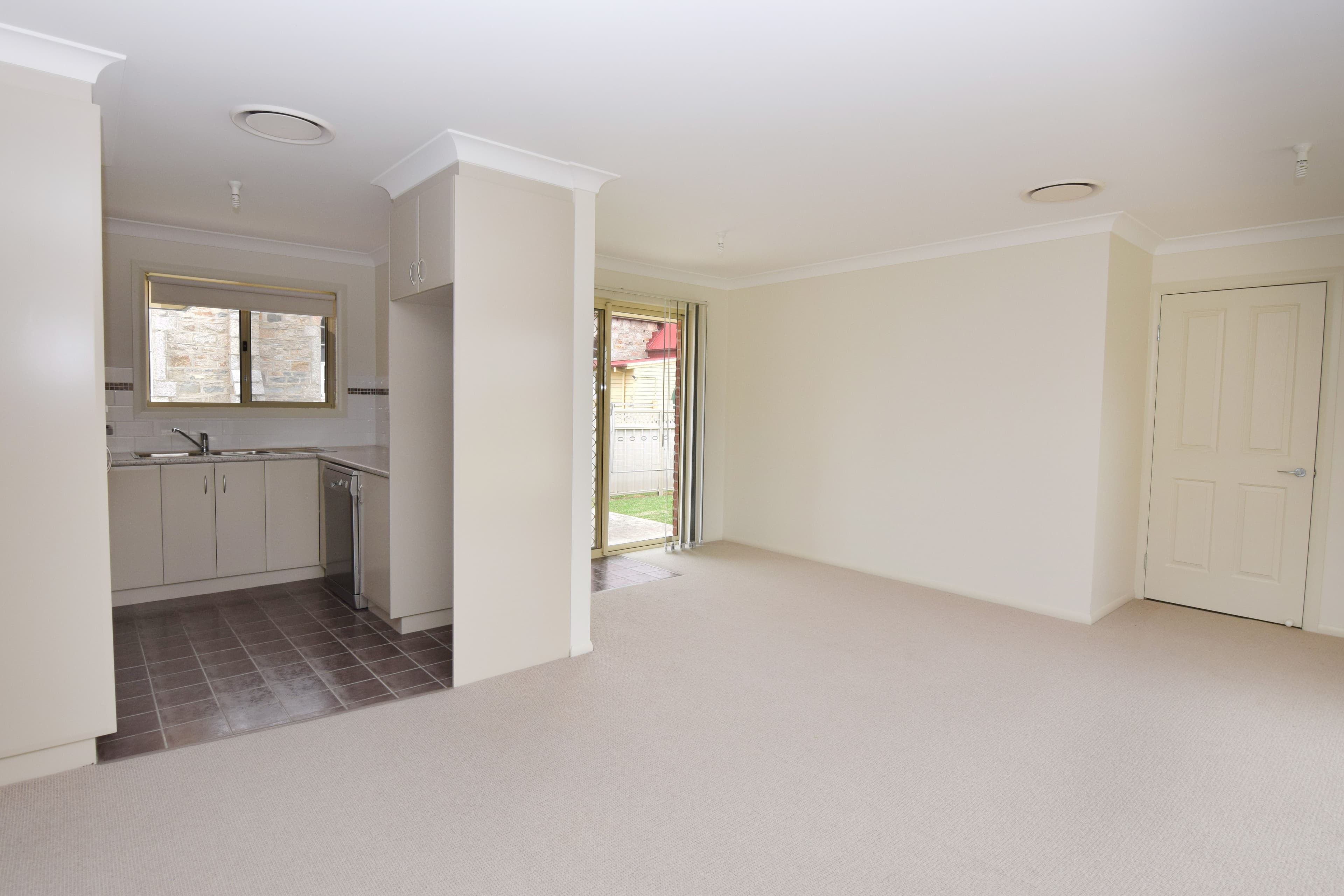 Unit 11 65 - 67 Scott, Tenterfield NSW 2372, Tenterfield - Thumbnail 3