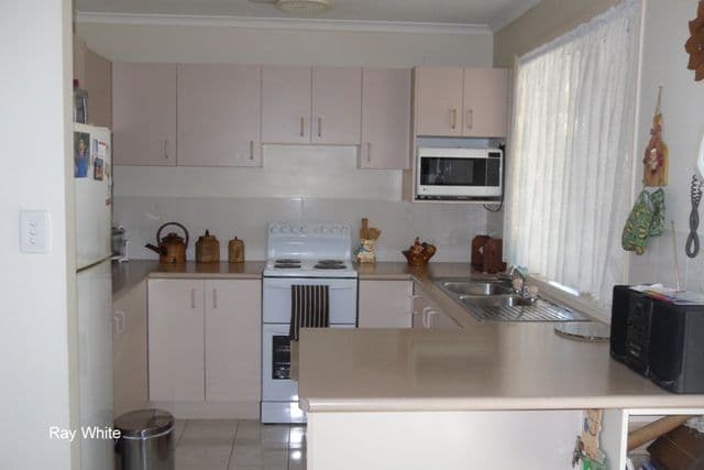 5 Bronwyn Crescent, Deception Bay QLD 4508, Deception Bay - Thumbnail 2