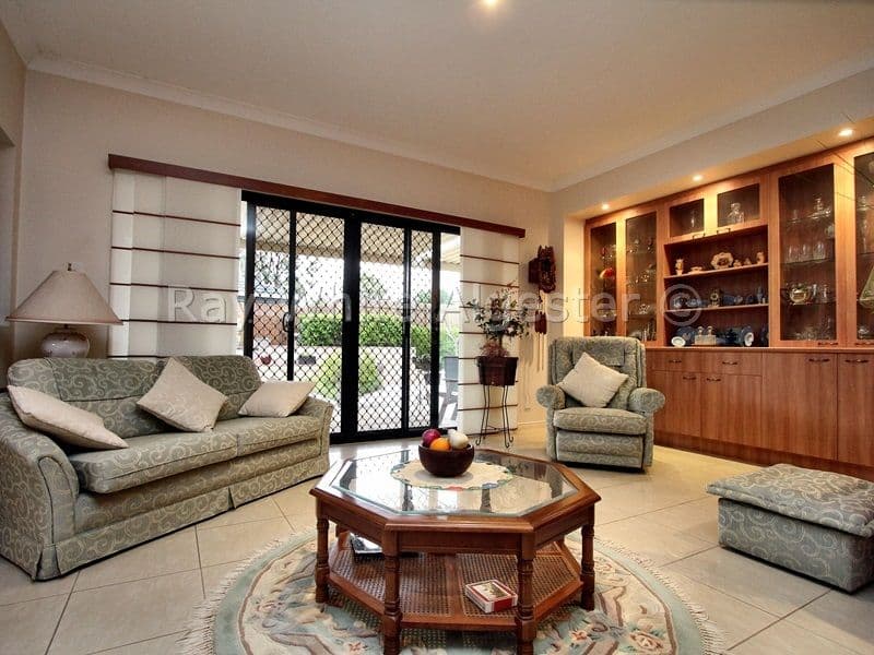 15 Watarrka Drive, Parkinson QLD 4115, Parkinson - Thumbnail 3