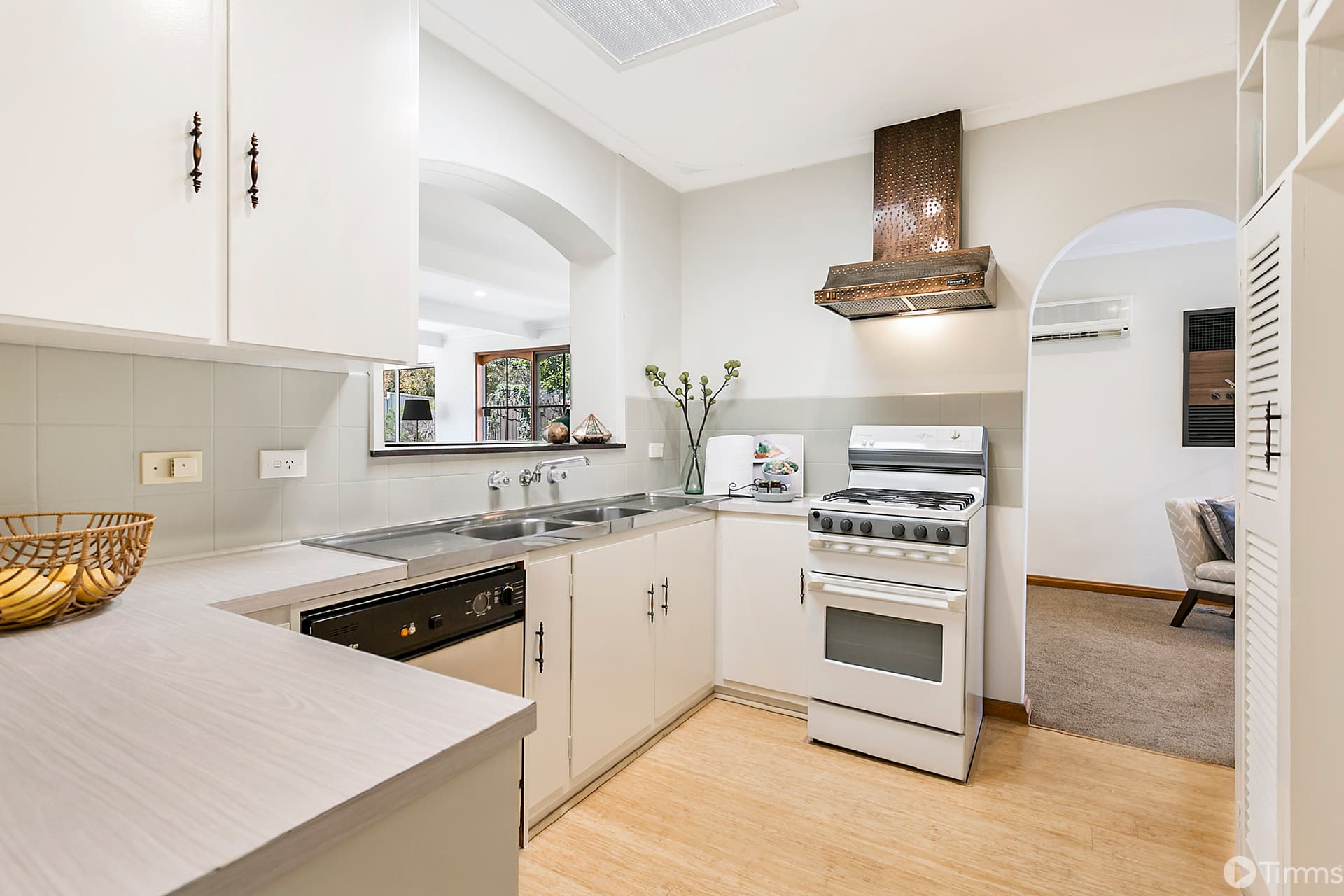 6 Synnett Court, Seaview Downs - Thumbnail 2