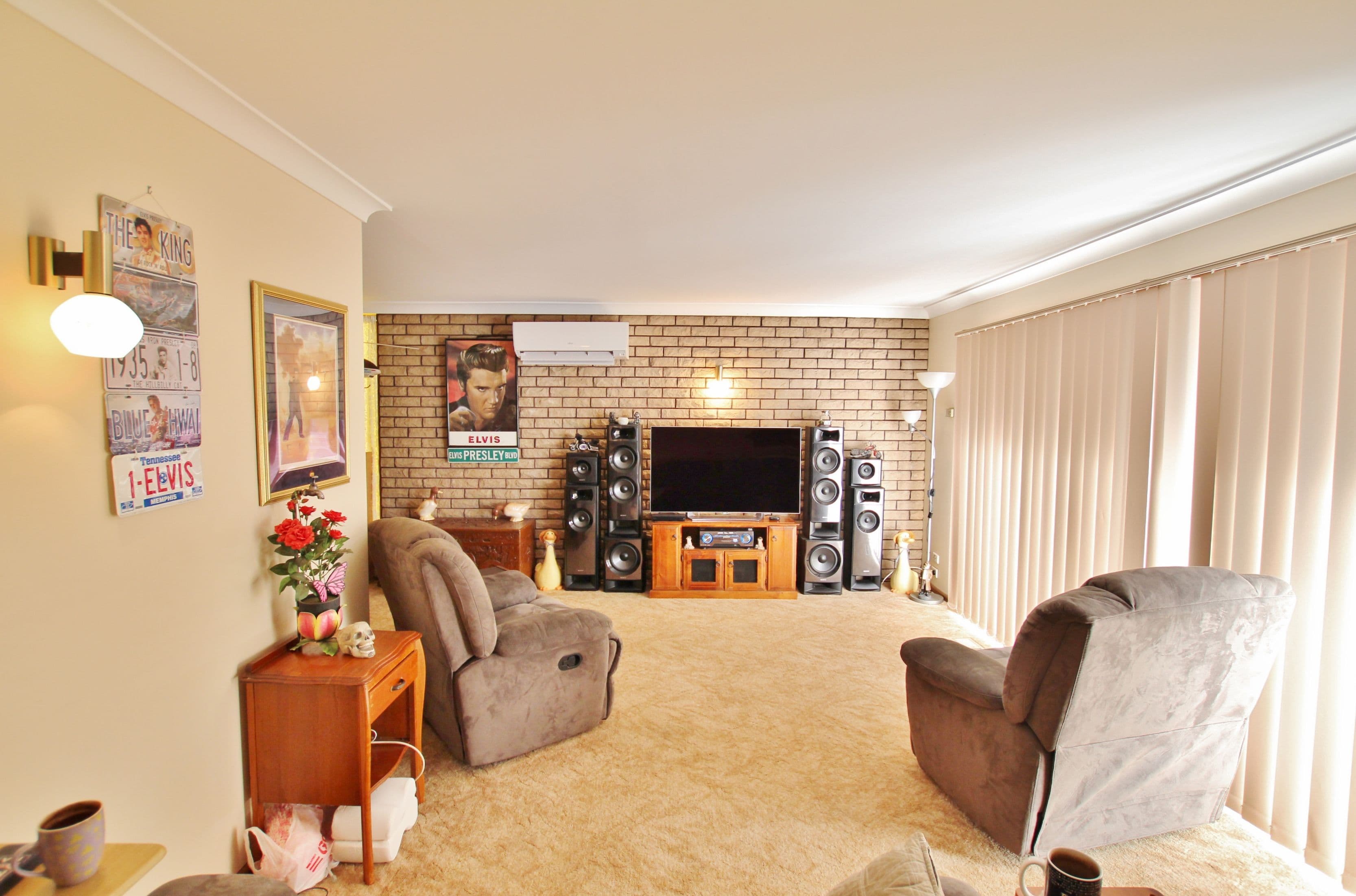12 Charles Crescent, Young - Thumbnail 2