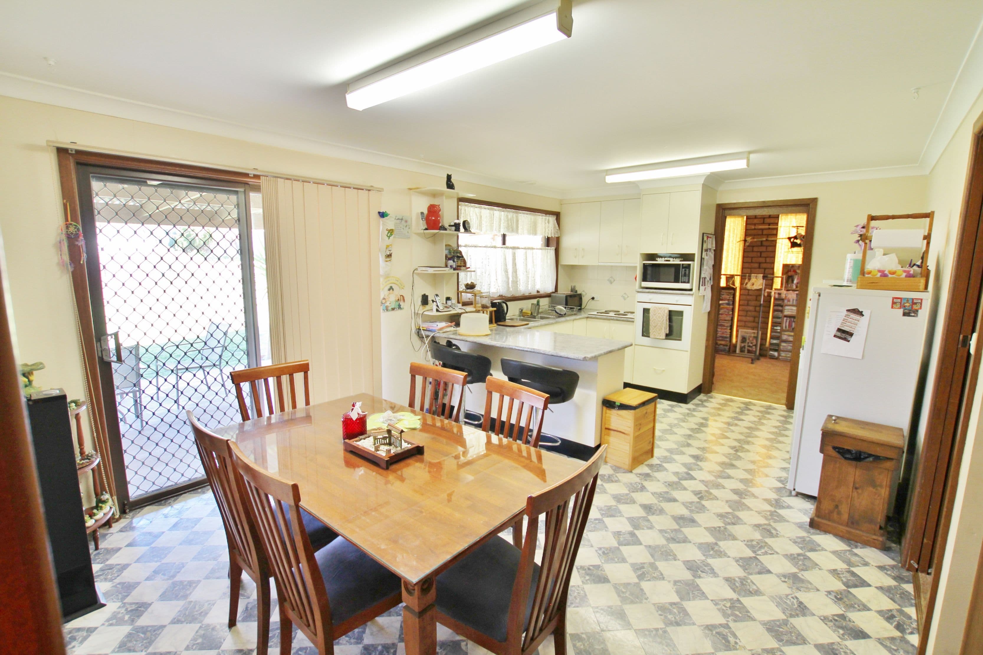 12 Charles Crescent, Young - Thumbnail 3