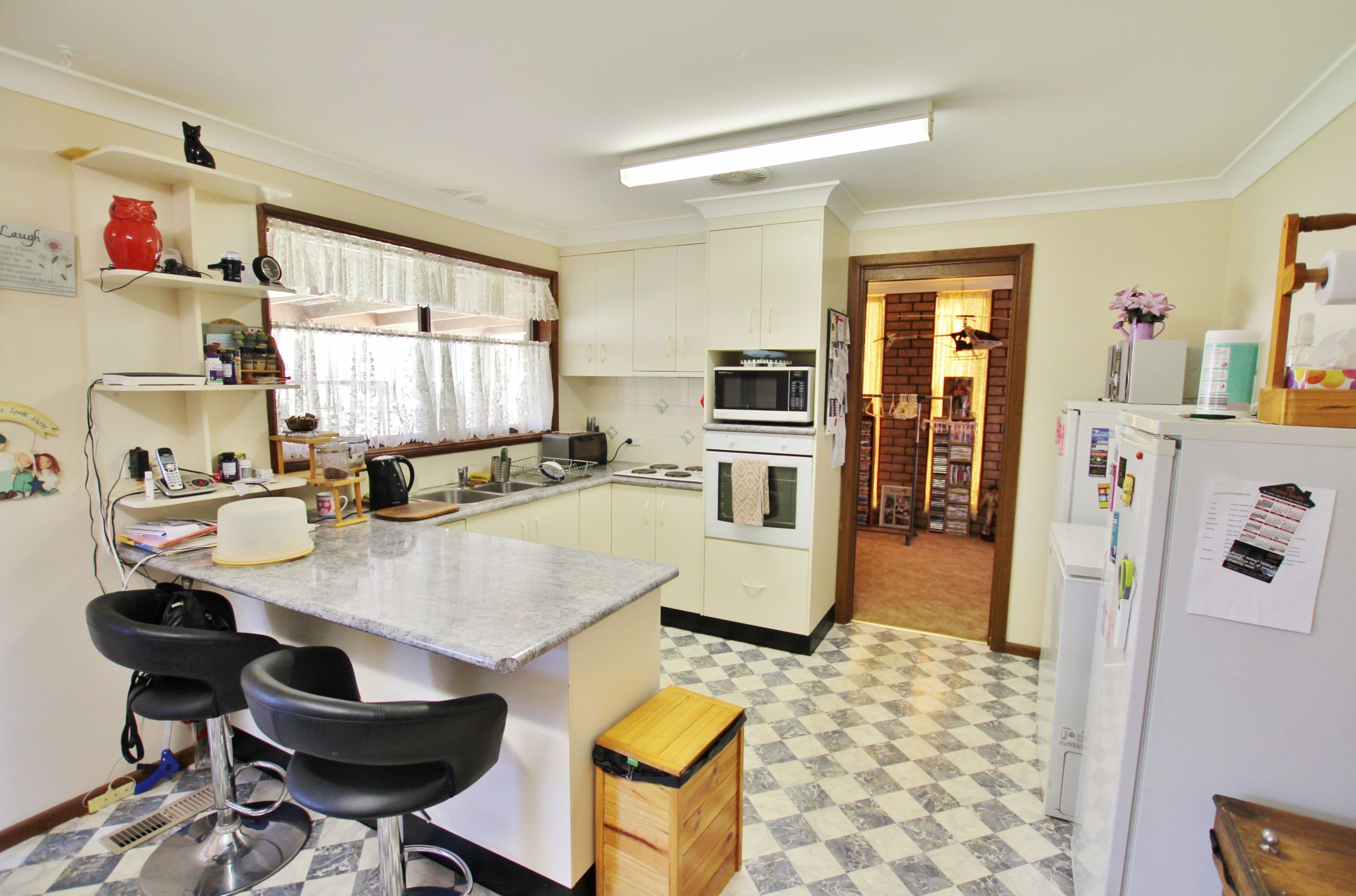 12 Charles Crescent, Young - Thumbnail 4