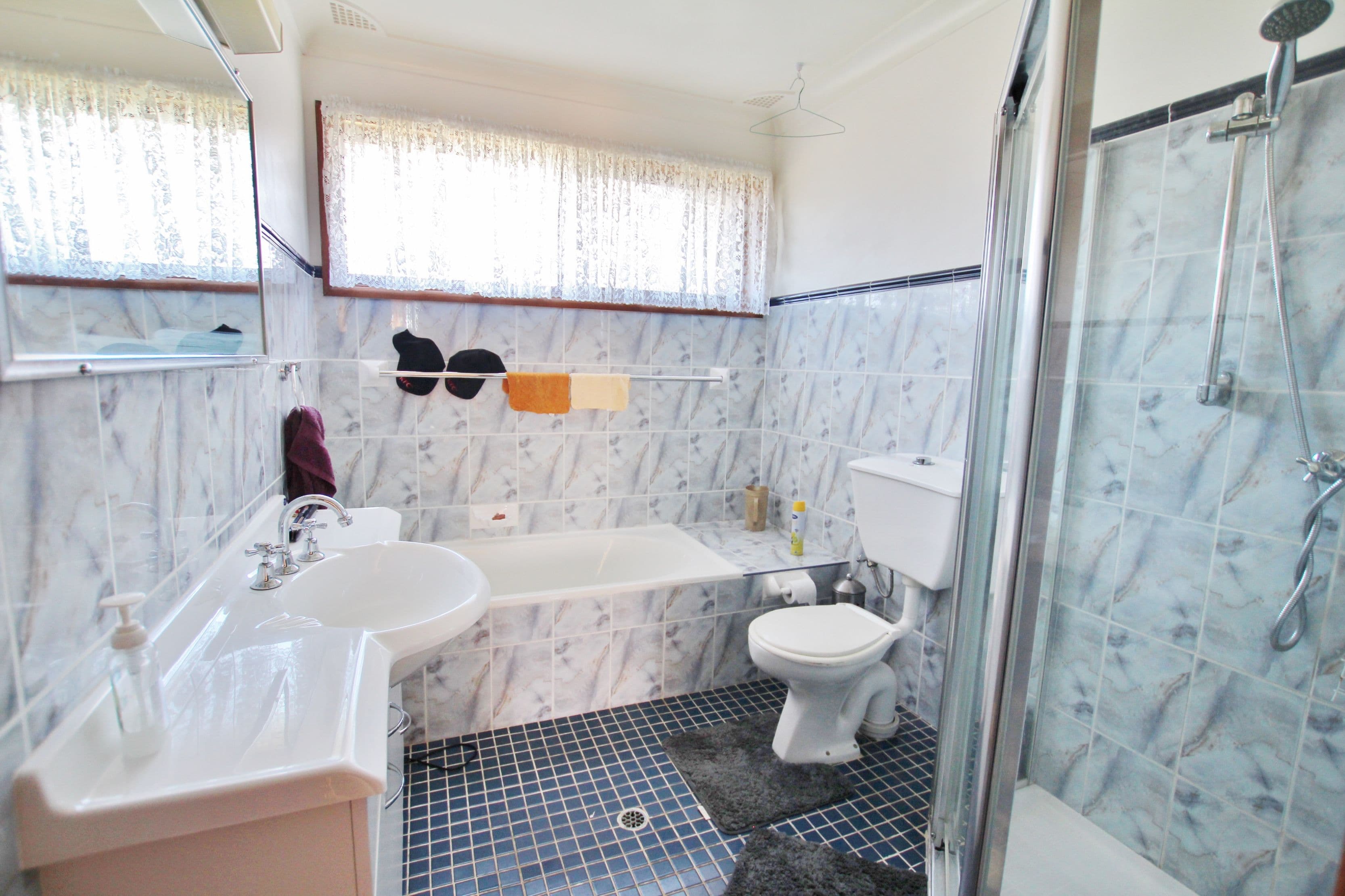 12 Charles Crescent, Young - Thumbnail 5