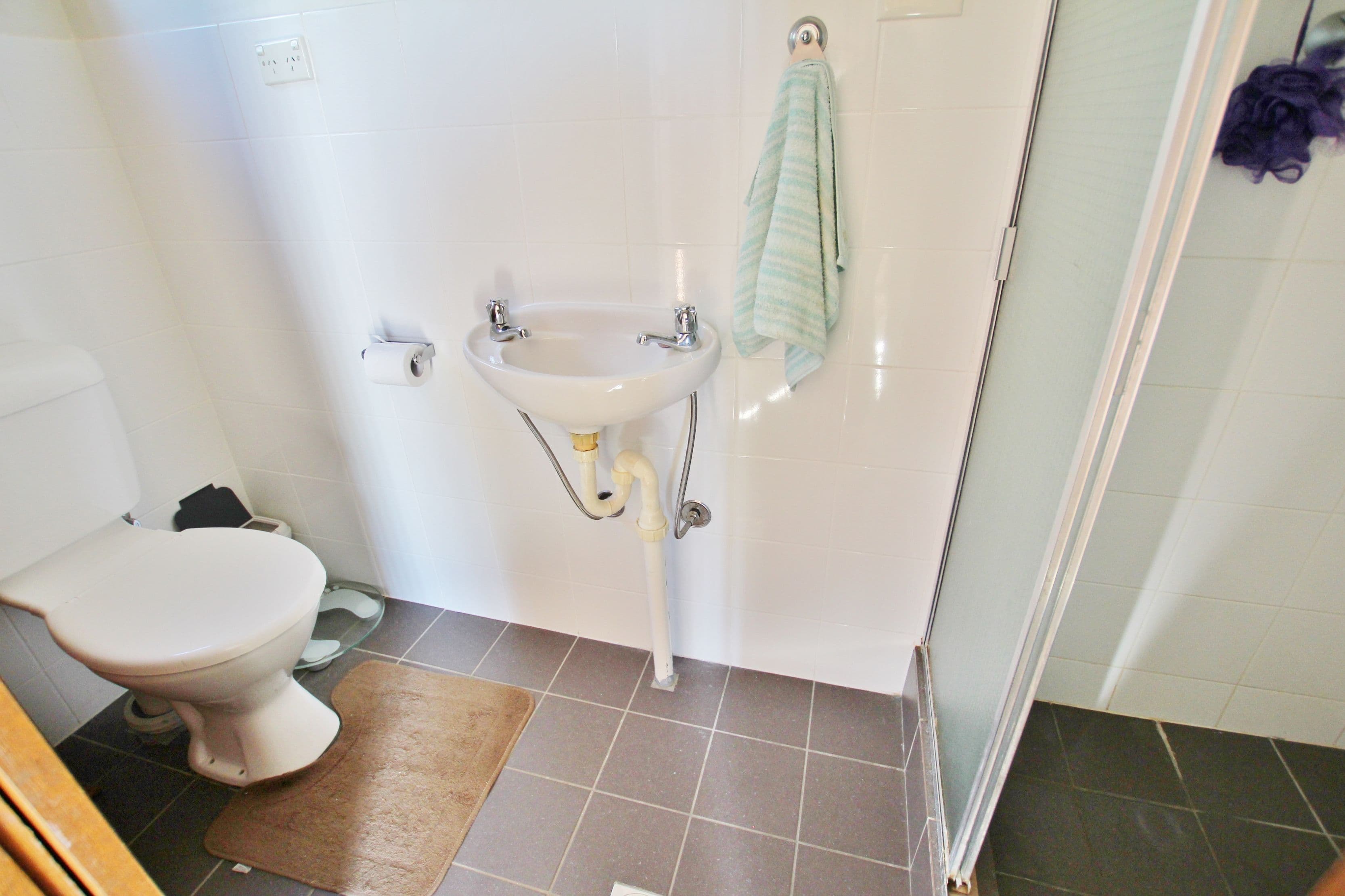 12 Charles Crescent, Young - Thumbnail 6
