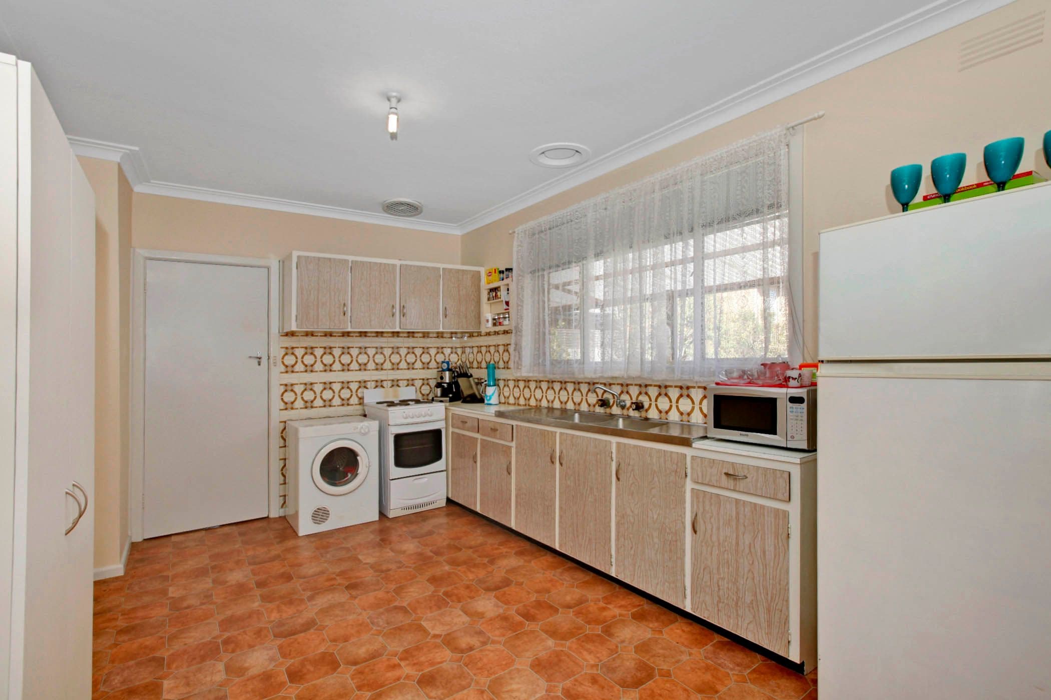 40 Powley Parade, WATSONIA VIC 3087, Watsonia - Thumbnail 3